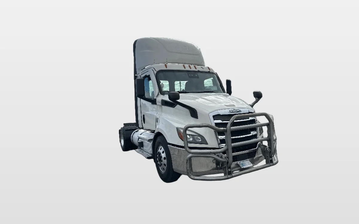 2020 Freightliner Cascadia - image 1