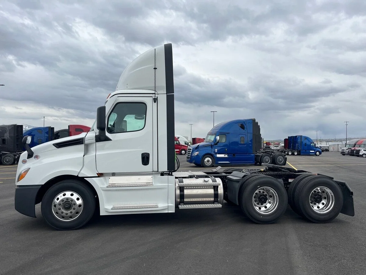 2027 Freightliner Cascadia - image 8