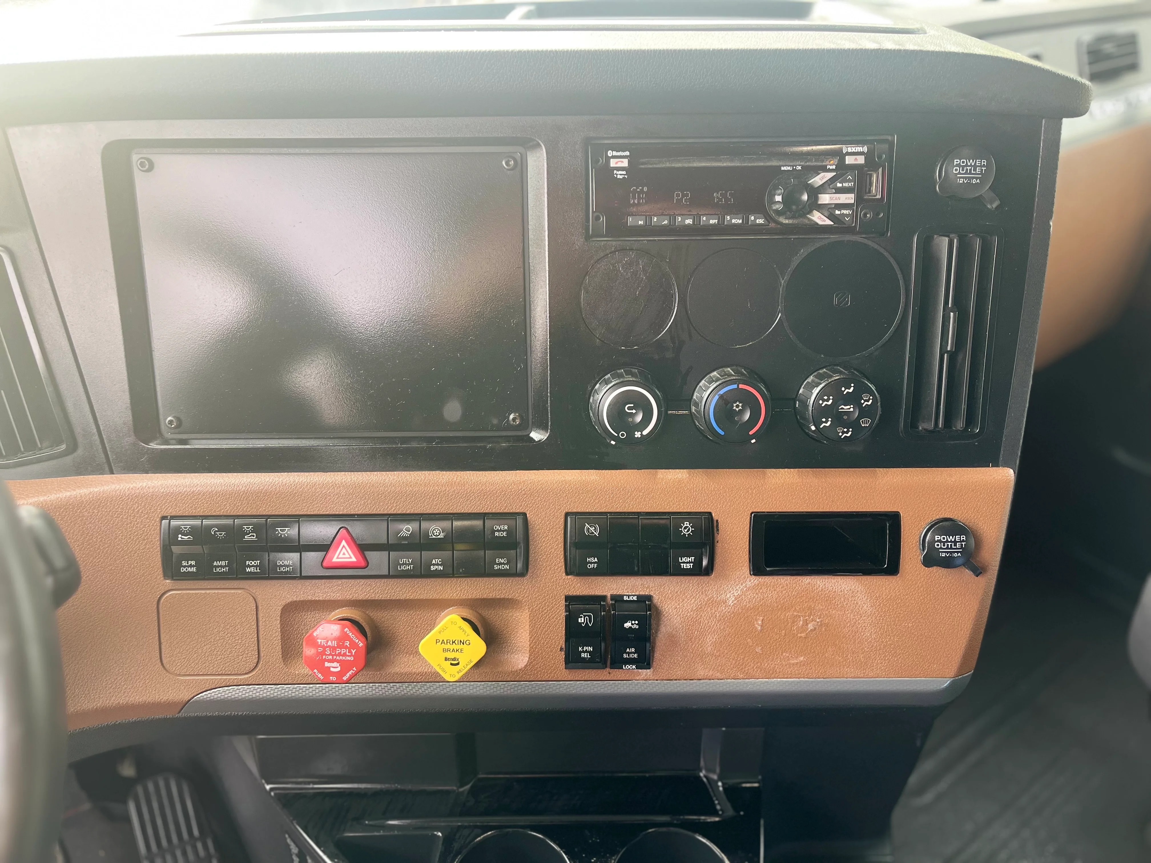 2020 Freightliner Cascadia in Greensboro, NC — photo 16