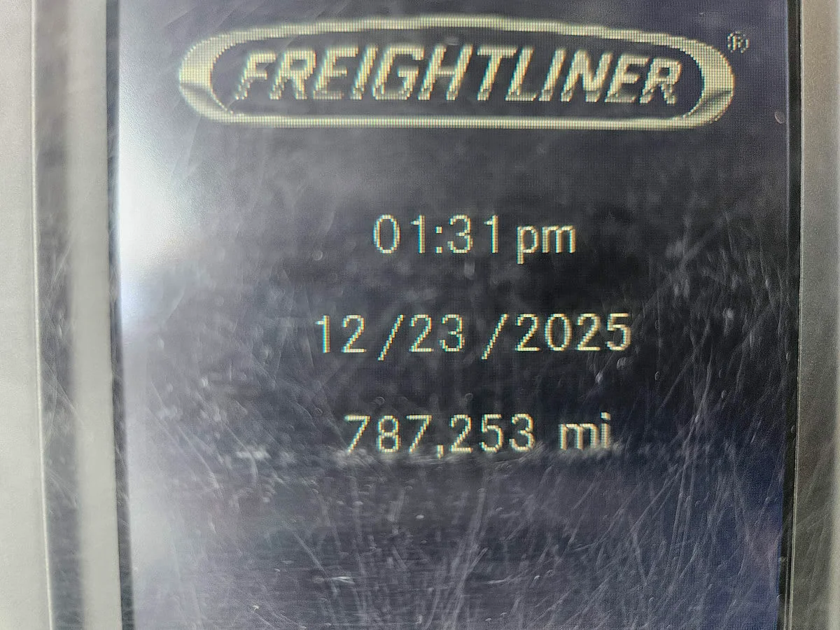 2022 Freightliner Cascadia - image 10
