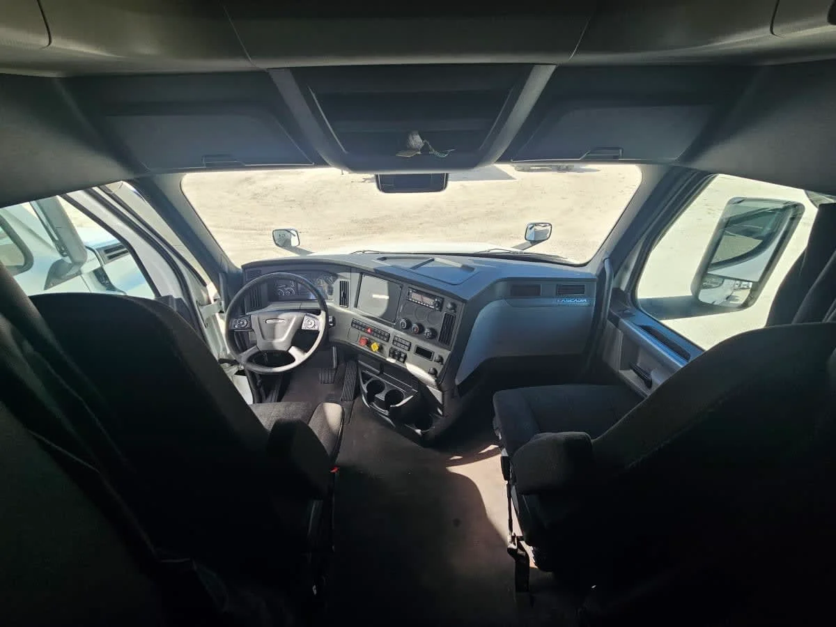 2022 Freightliner Cascadia in Orlando, FL — photo 8