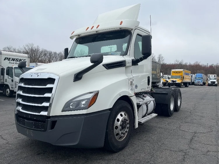 2019 Freightliner Cascadia in Parsippany, NJ — photo 3
