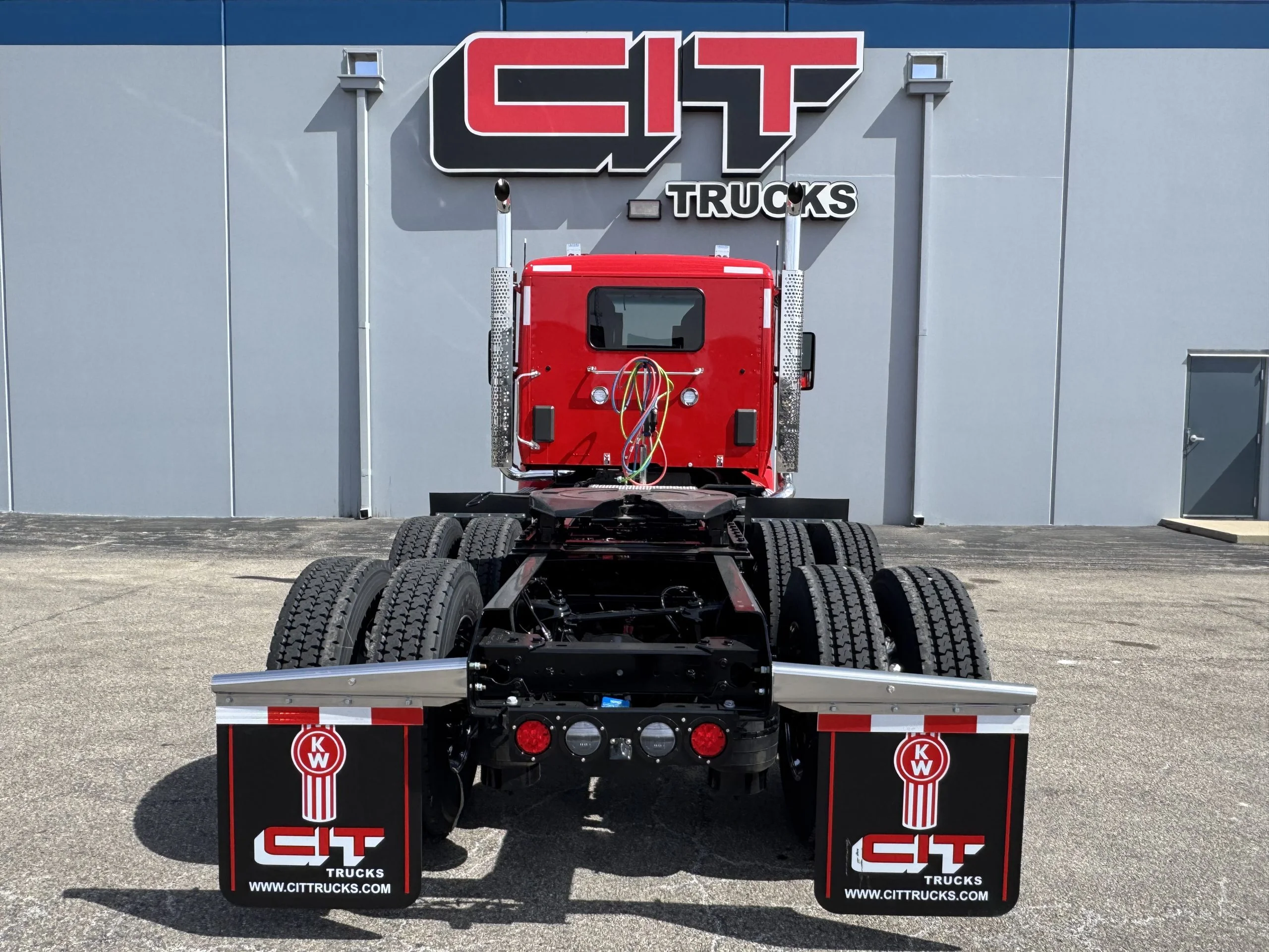 2027 Kenworth T880 in Champaign, IL — photo 5