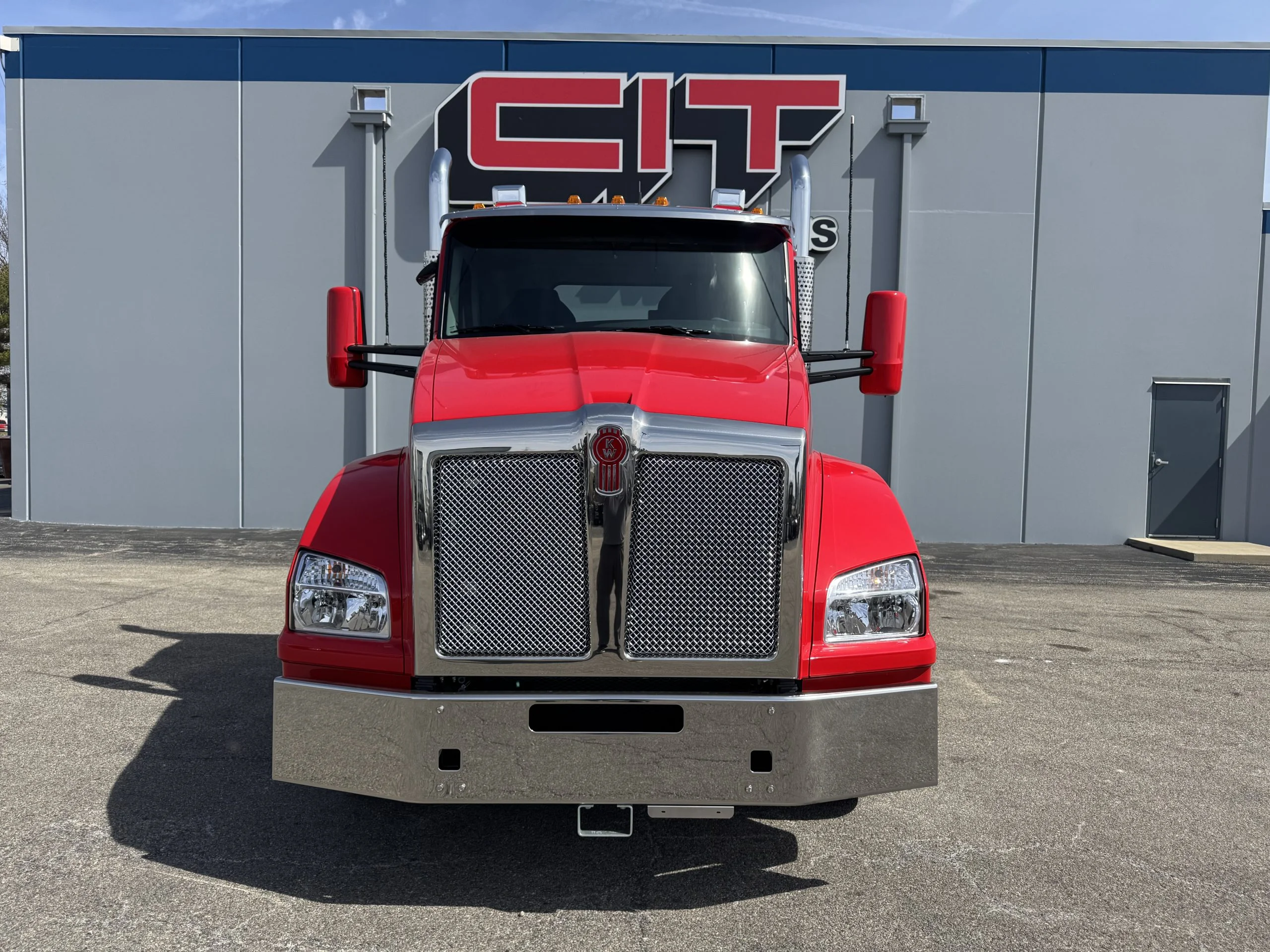 2027 Kenworth T880 in Champaign, IL — photo 2