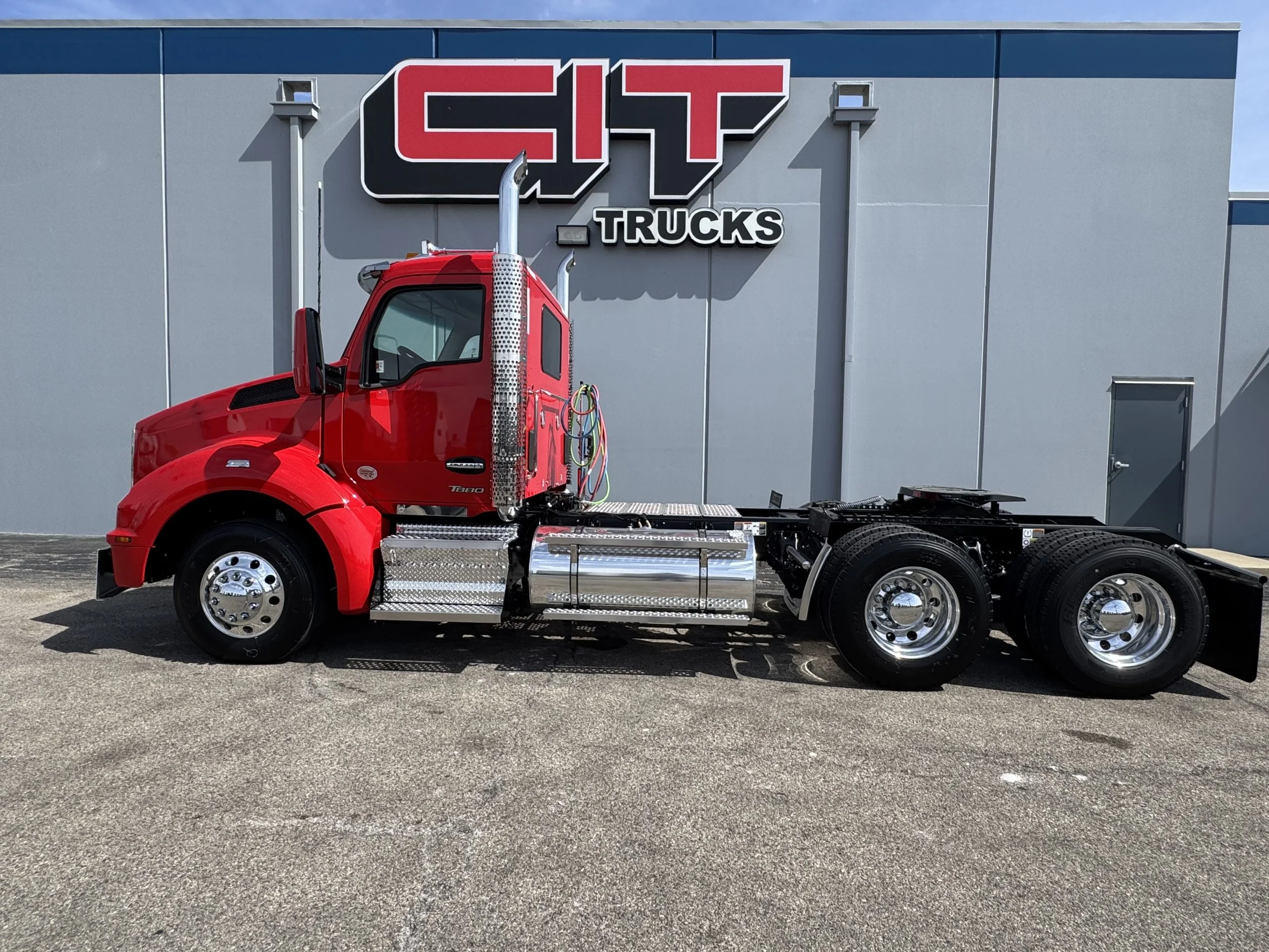2027 Kenworth T880 in Champaign, IL — photo 6