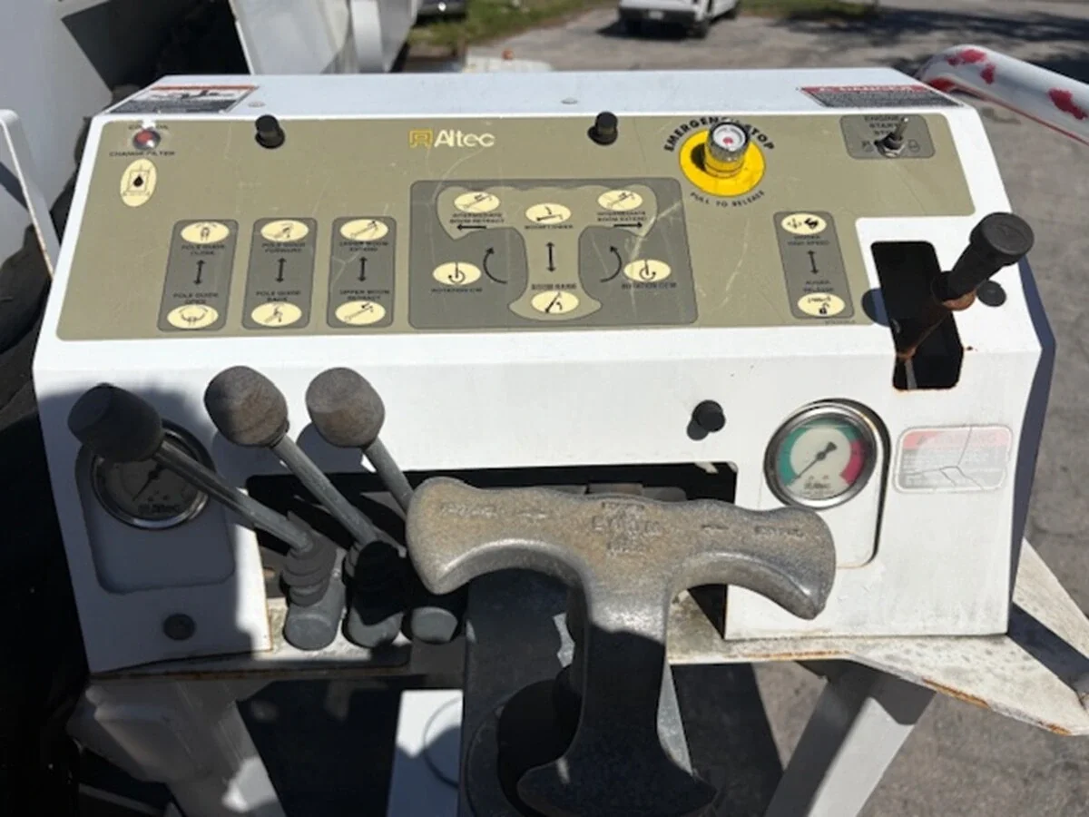 2018 Freightliner M2 106 — photo 16