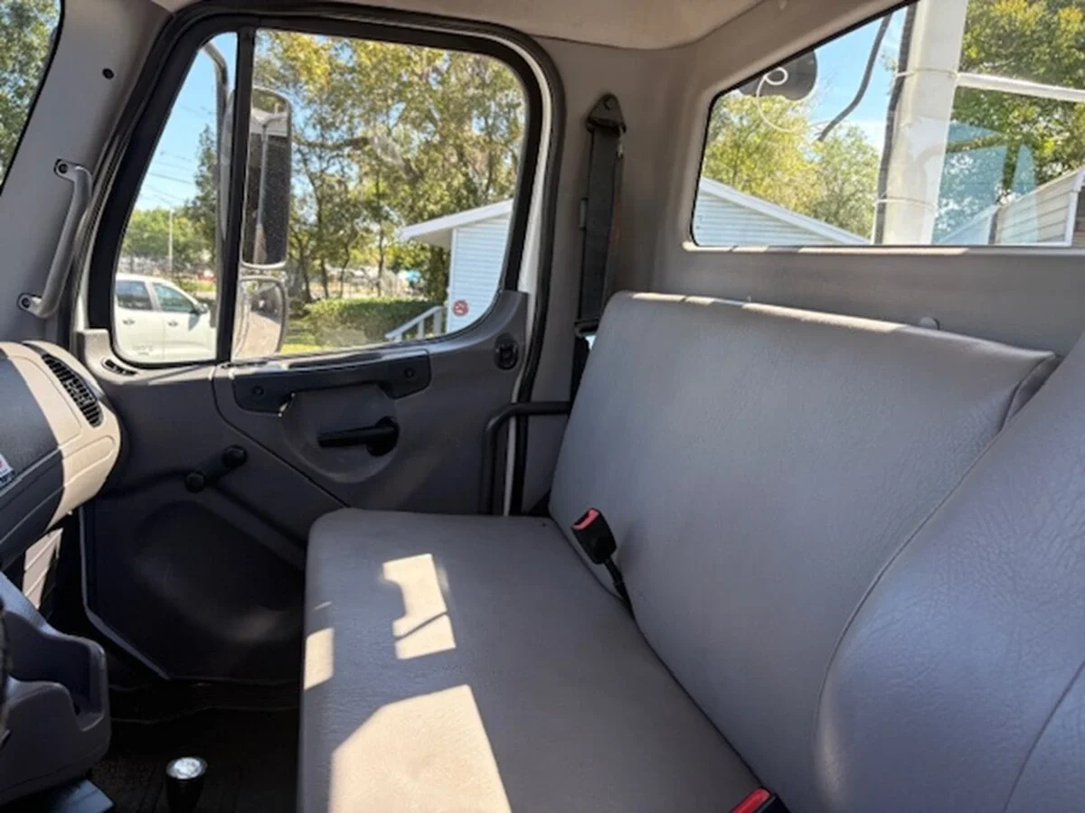 2018 Freightliner M2 106 — photo 37