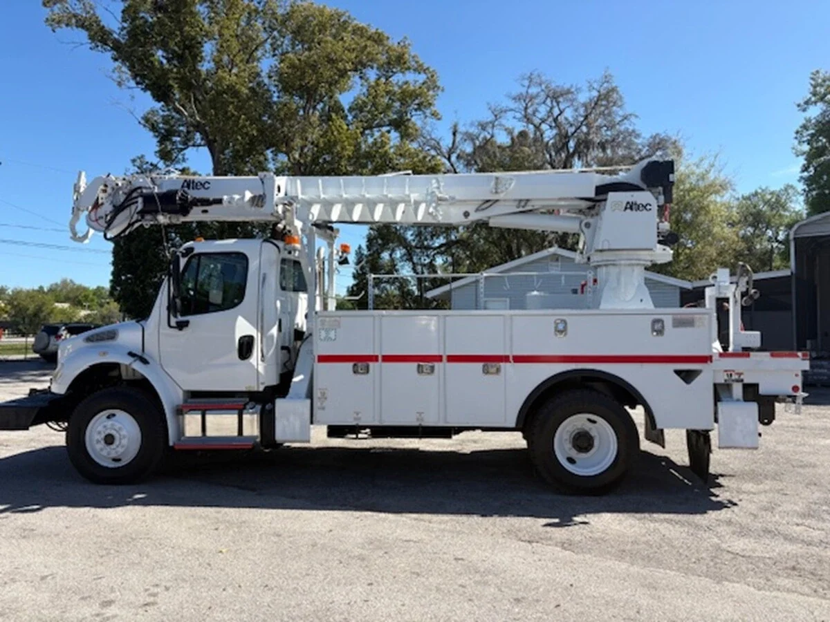 2018 Freightliner M2 106 — photo 30