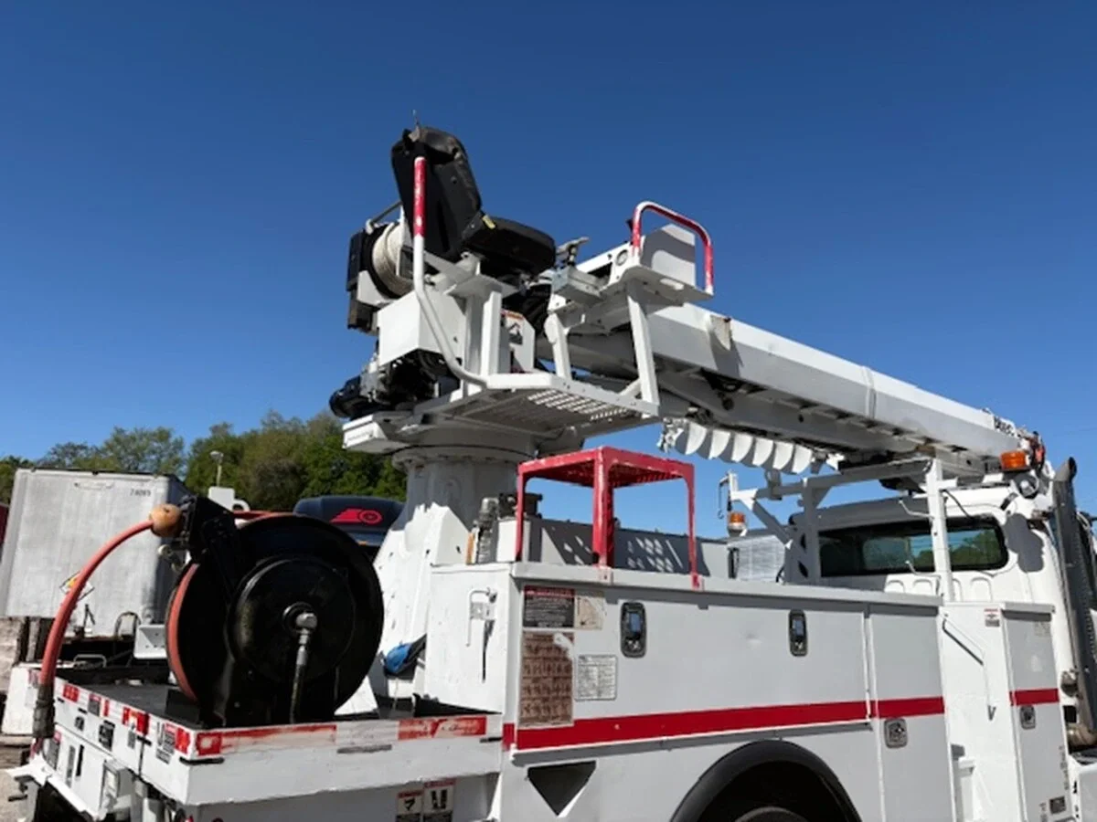 2018 Freightliner M2 106 — photo 23