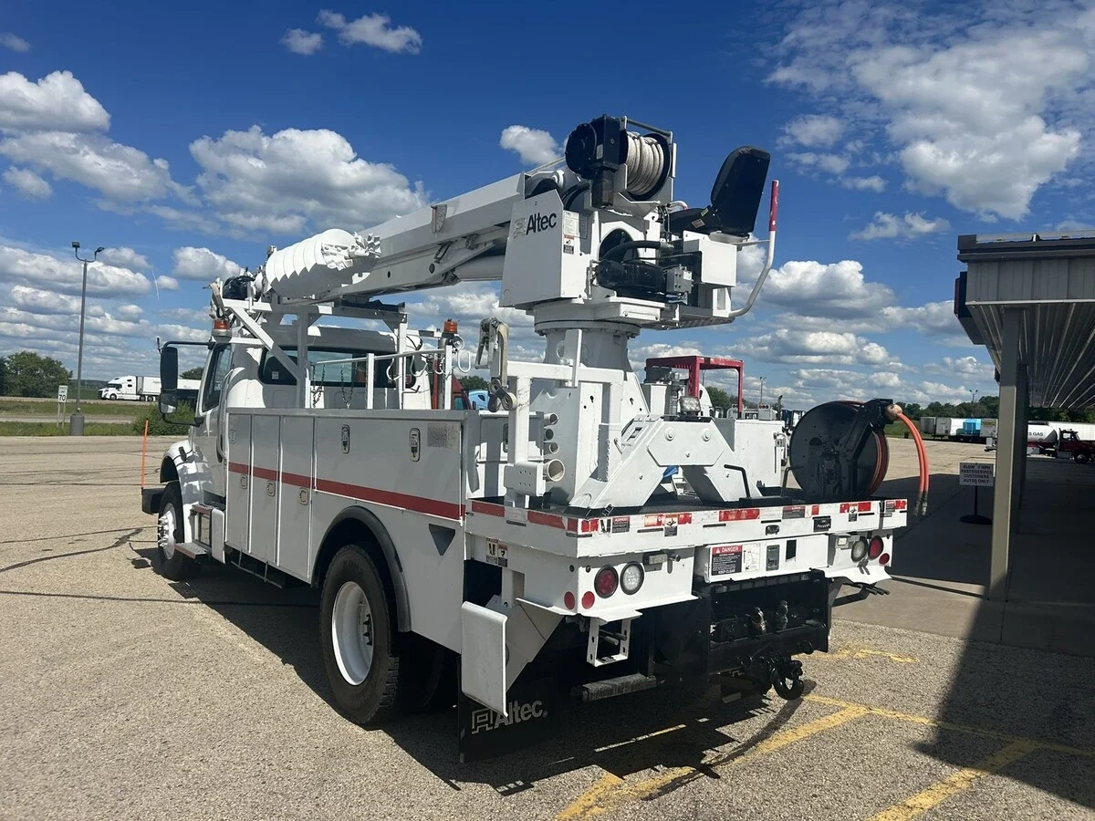 2018 Freightliner M2 106 — photo 27