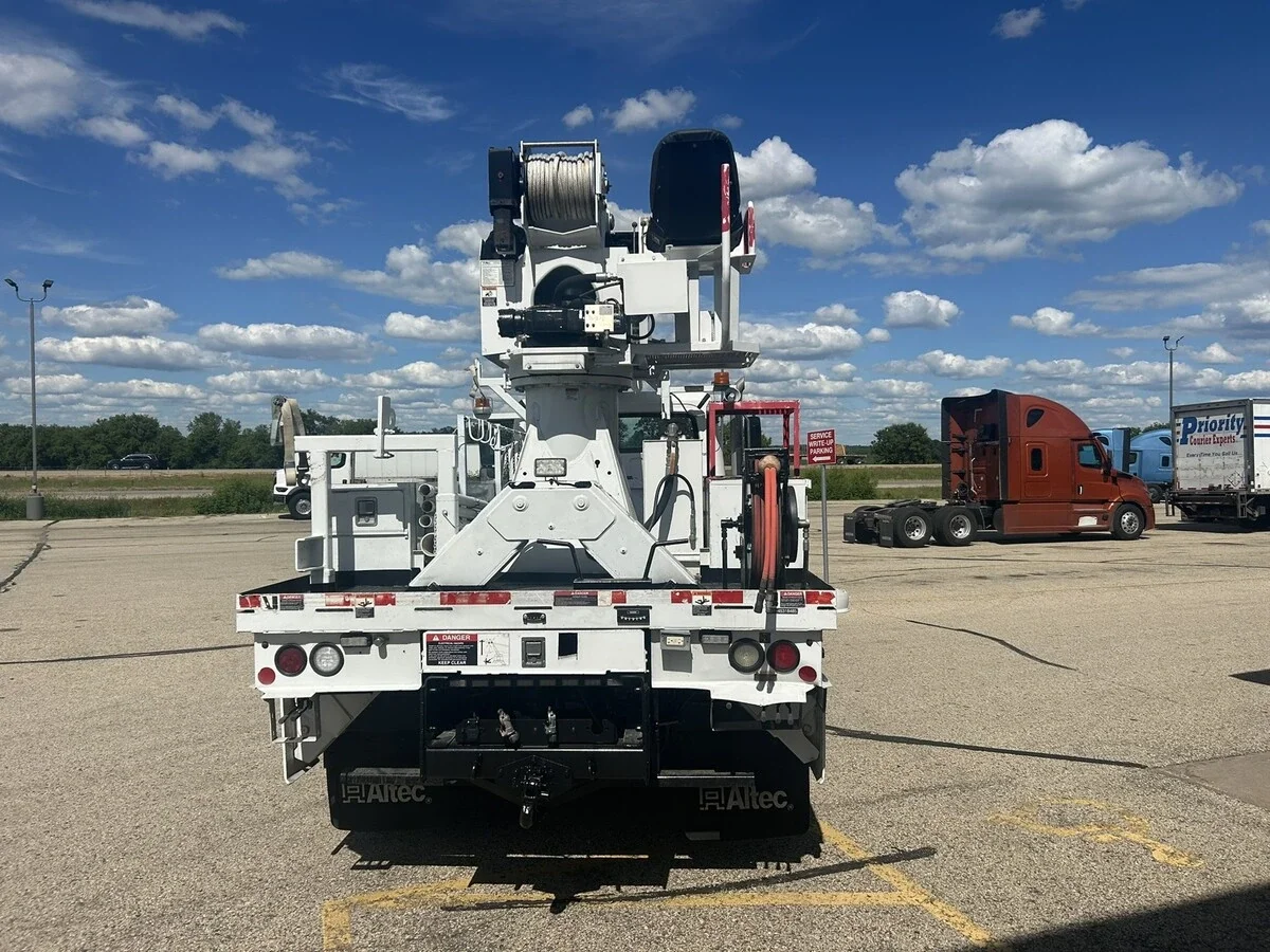 2018 Freightliner M2 106 — photo 26