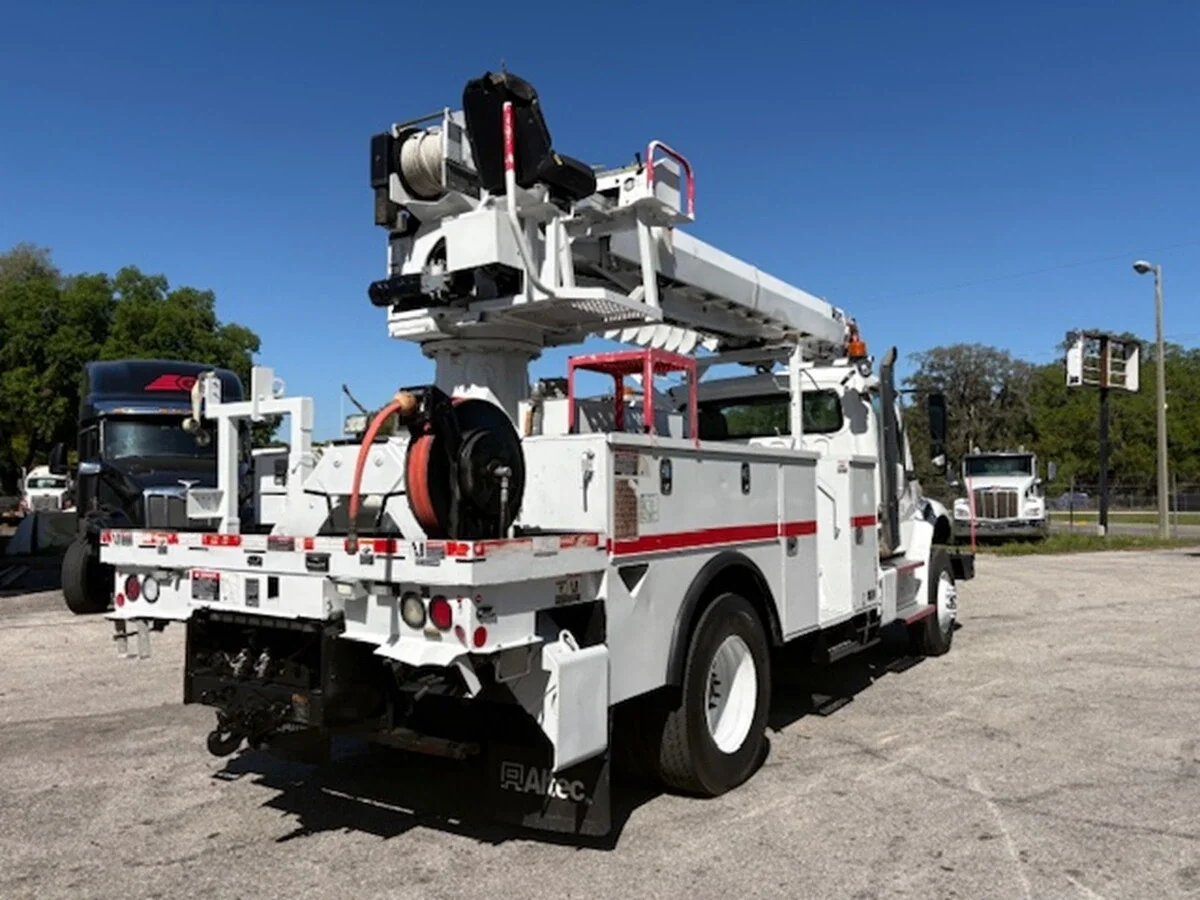 2018 Freightliner M2 106 — photo 24