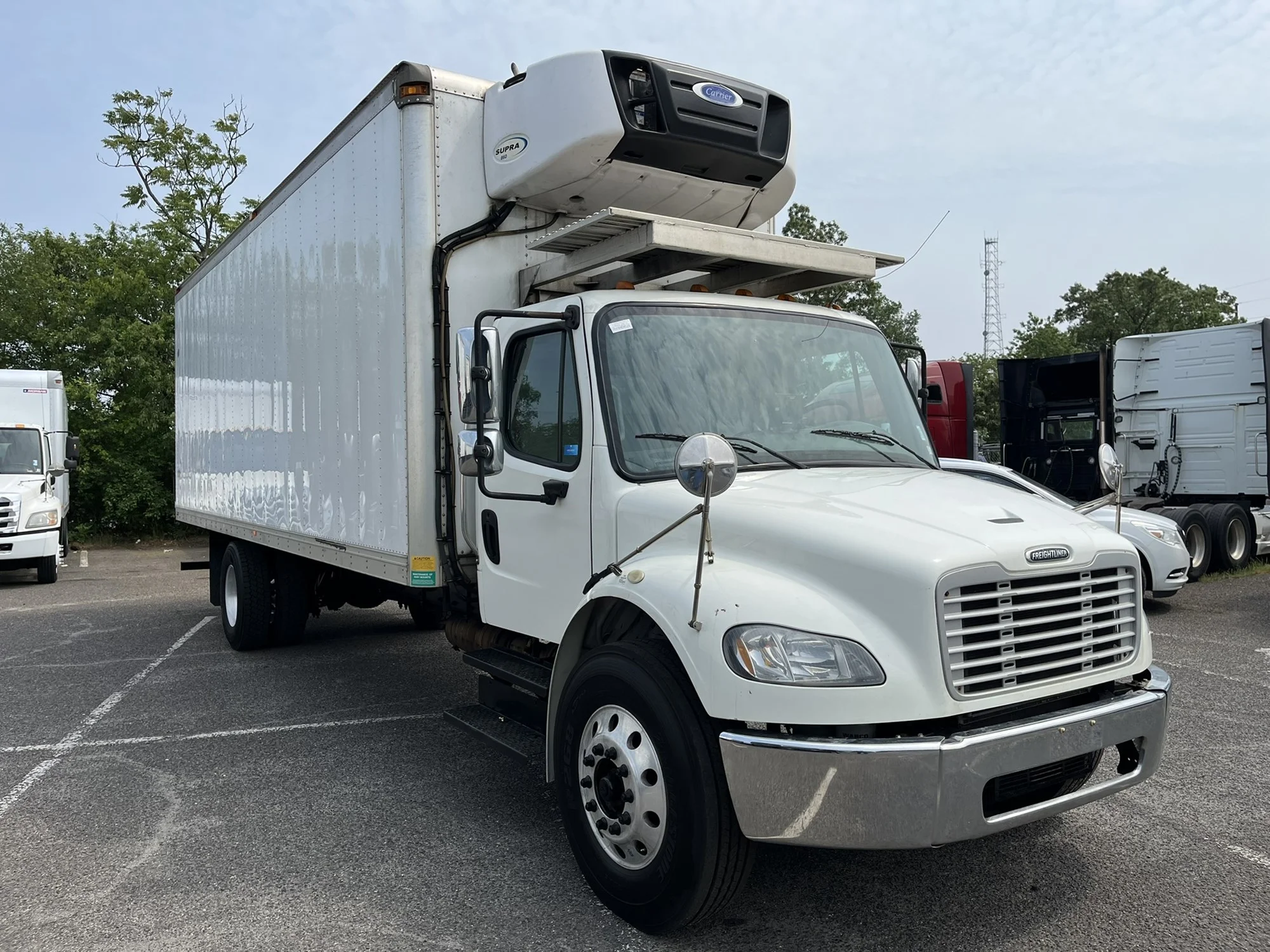 2016 Freightliner M2 106 - image 2