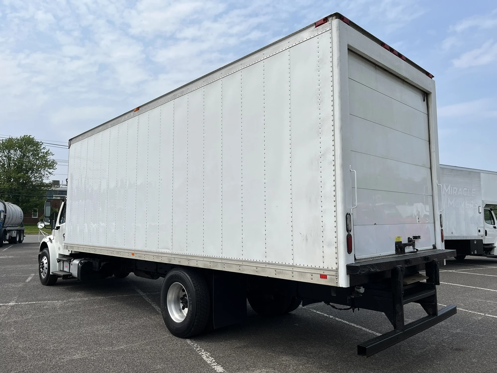 2016 Freightliner M2 106 - image 4