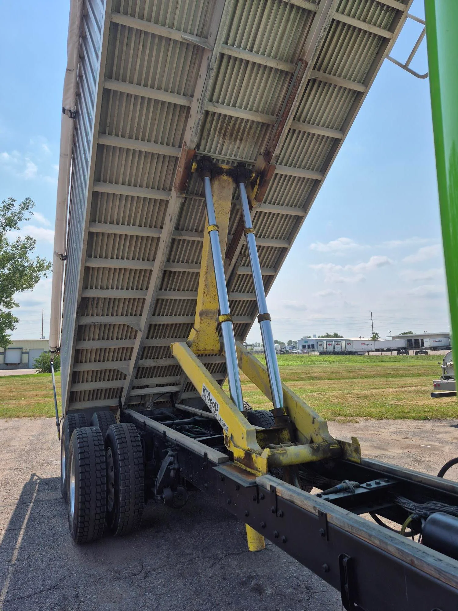 2013 Freightliner Cascadia - image 4