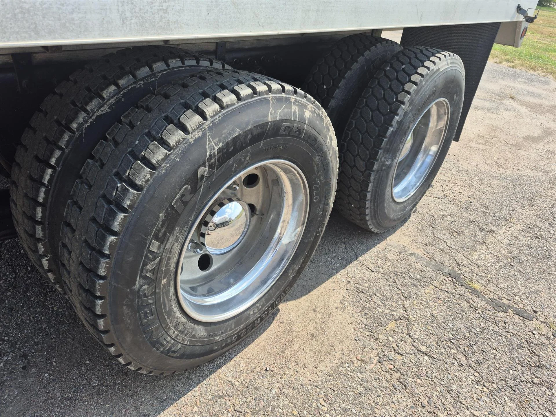 2013 Freightliner Cascadia - image 12