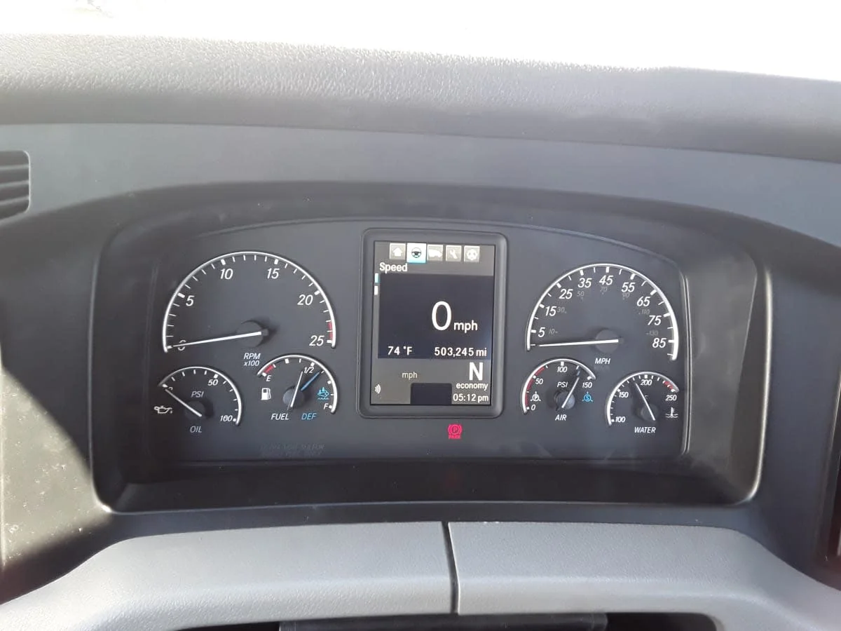 2021 Freightliner Cascadia - image 9