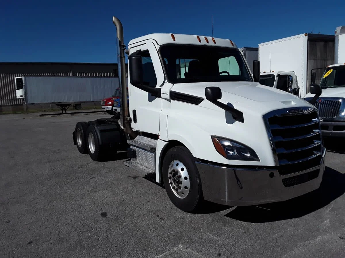 2021 Freightliner Cascadia - image 3