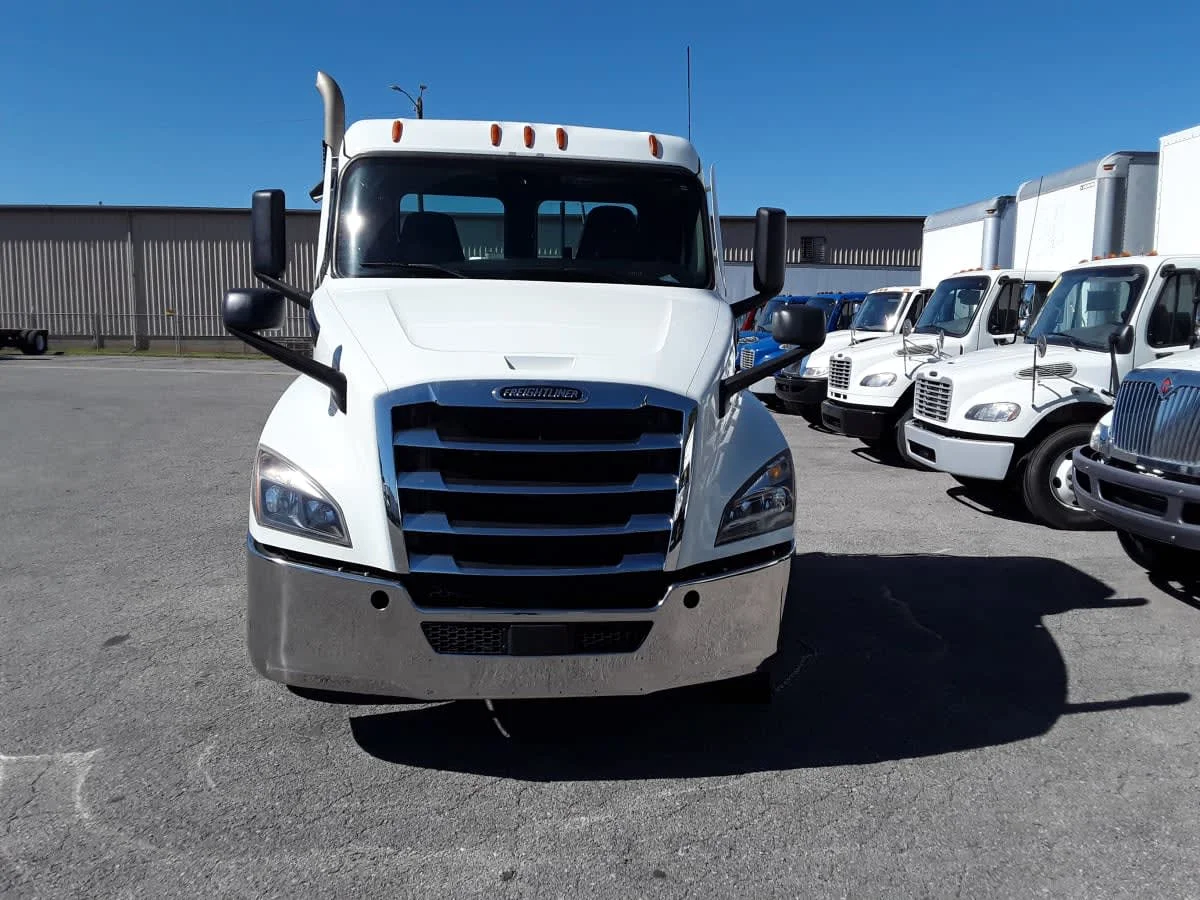 2021 Freightliner Cascadia - image 2