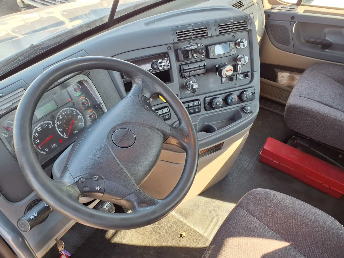 2020 Freightliner Cascadia in Warwick, RI — photo 7