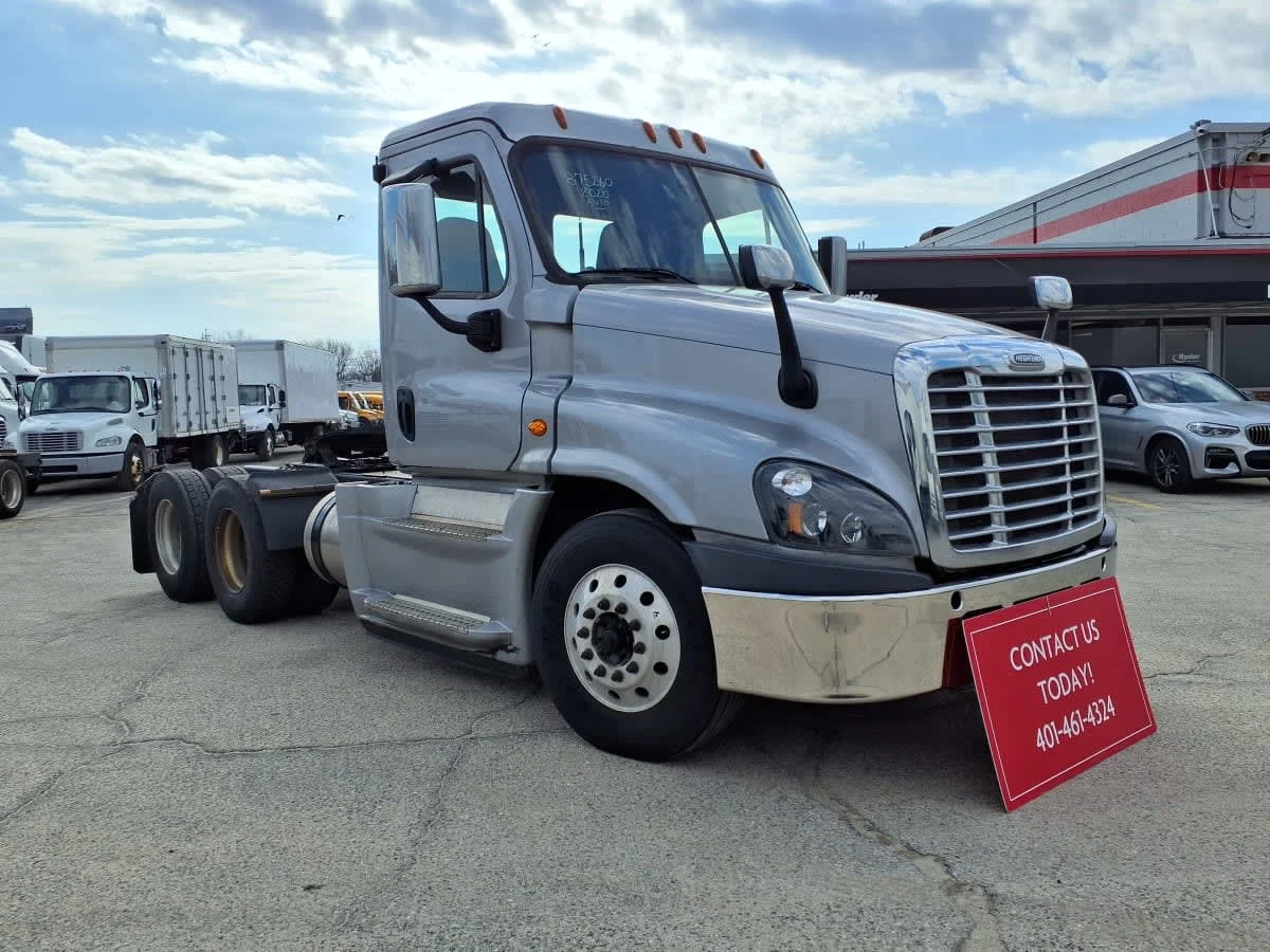 2020 Freightliner Cascadia in Warwick, RI — photo 3