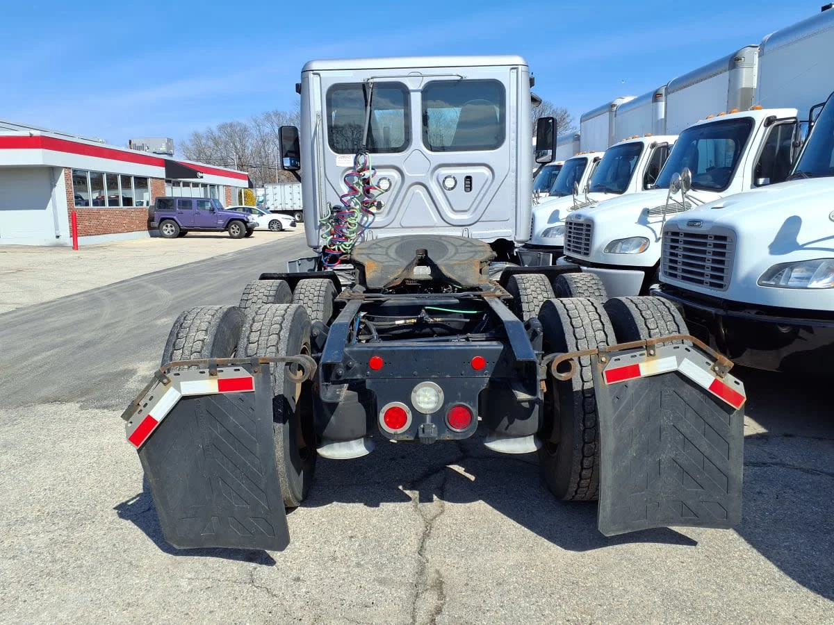 2020 Freightliner Cascadia in Warwick, RI — photo 5