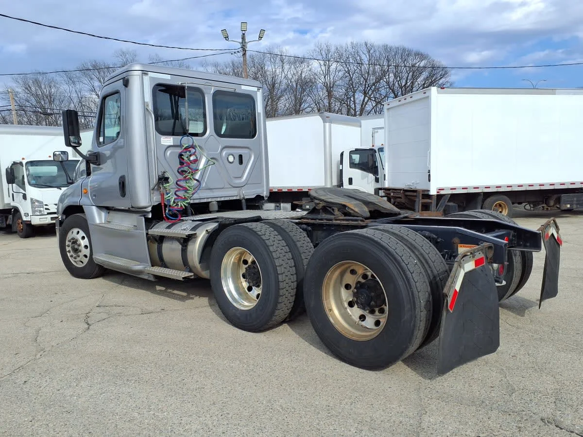 2020 Freightliner Cascadia in Warwick, RI — photo 6