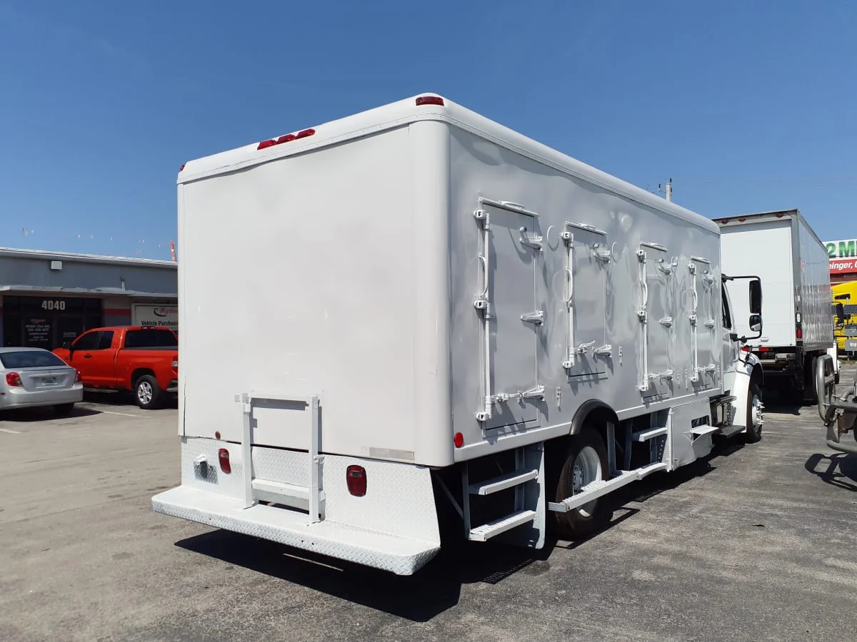 2017 Freightliner M2 106 - image 4