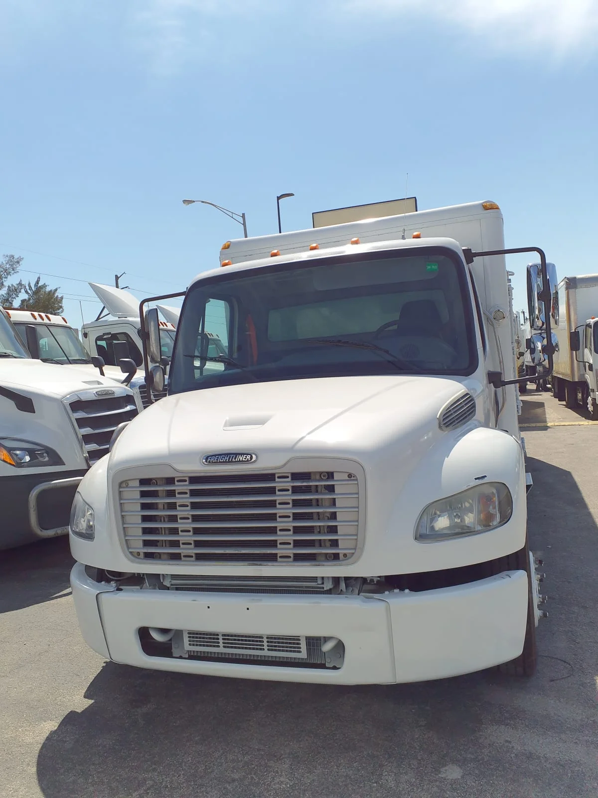 2017 Freightliner M2 106 - image 2