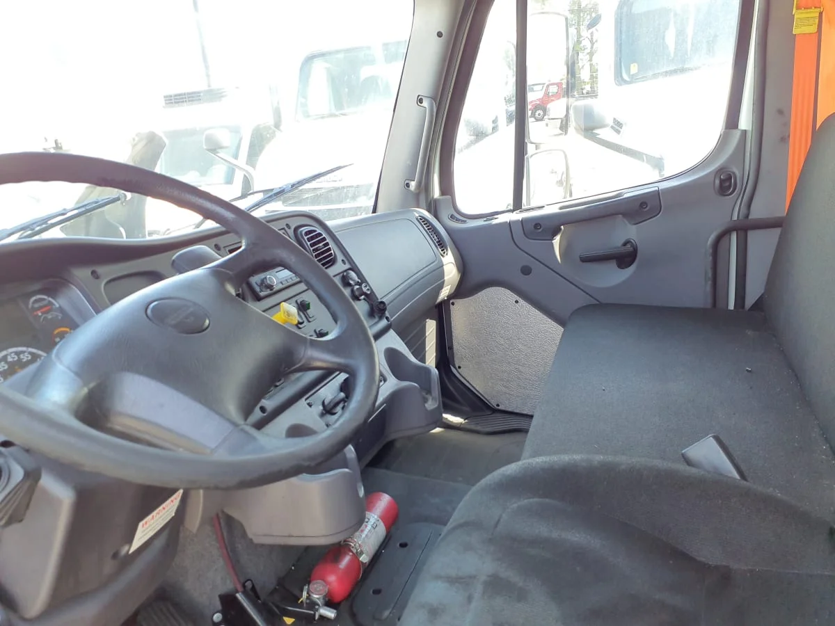 2017 Freightliner M2 106 - image 7