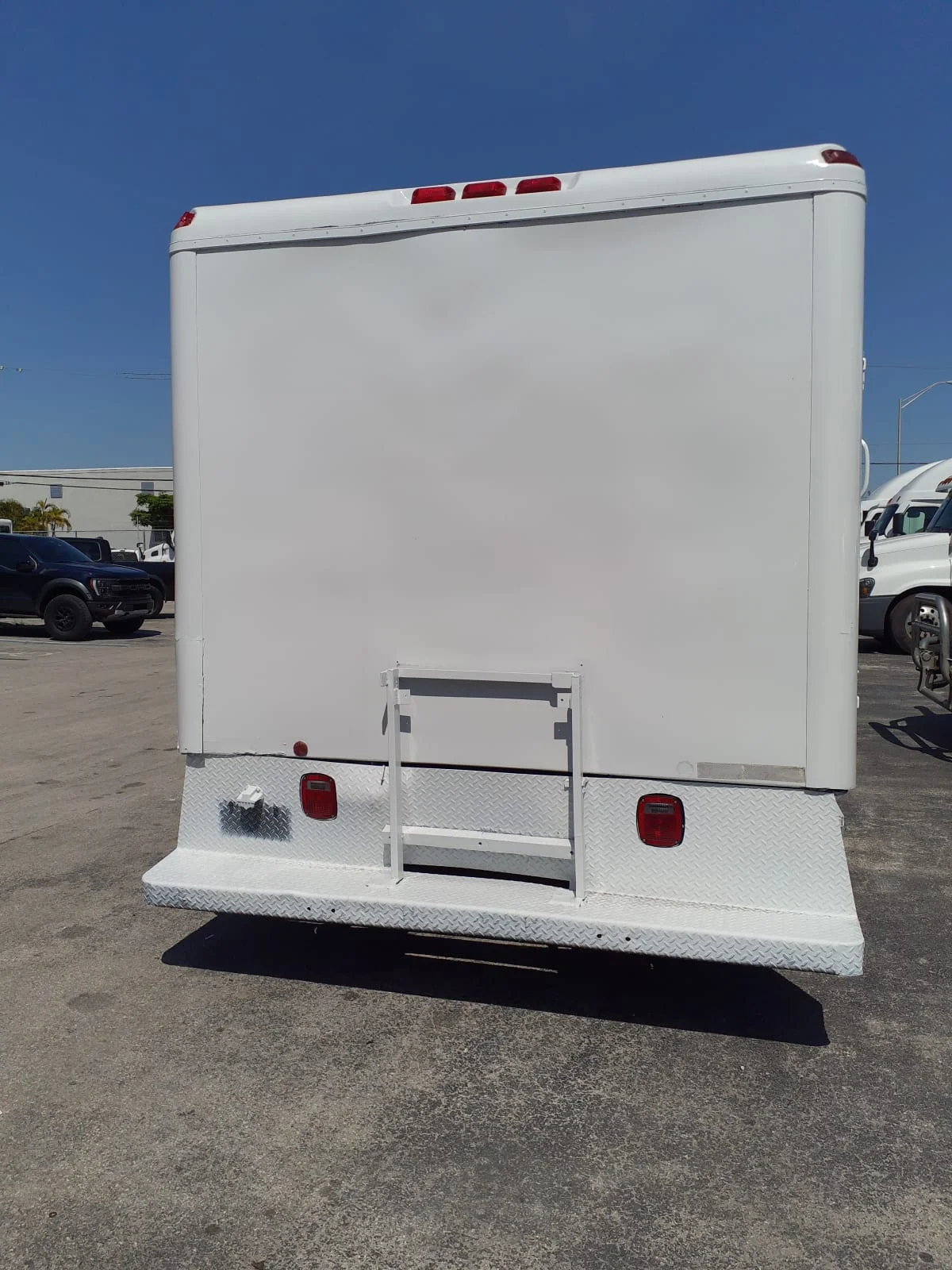 2017 Freightliner M2 106 - image 5