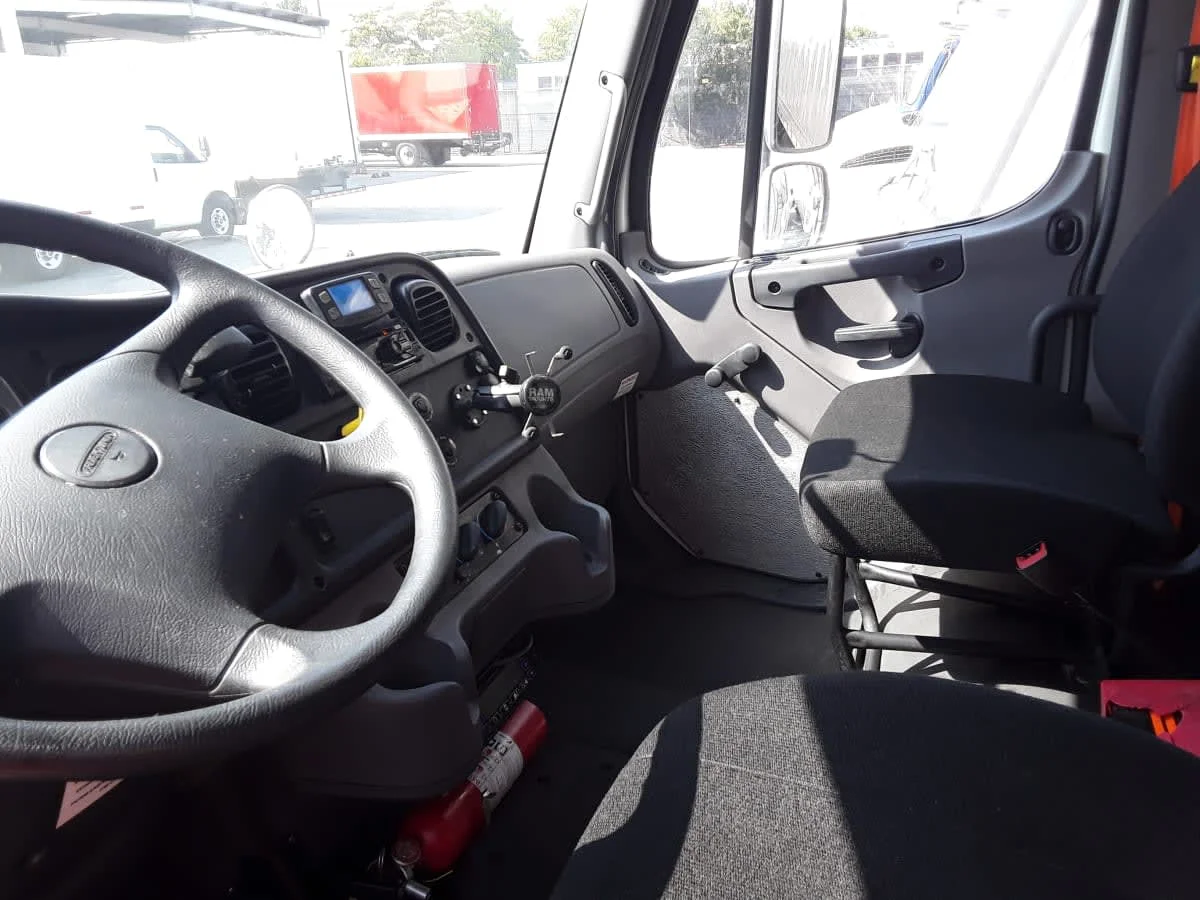 2019 Freightliner M2 106 - image 8