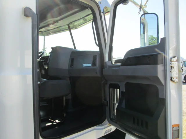 2021 Mack Pinnacle - image 25