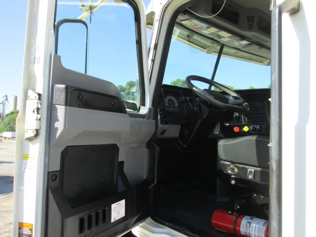 2021 Mack Pinnacle - image 19