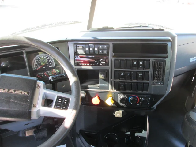 2021 Mack Pinnacle - image 22