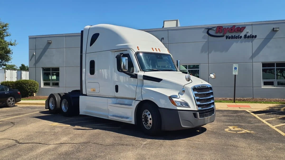 2023 Freightliner Cascadia in Bolingbrook, IL — photo 3