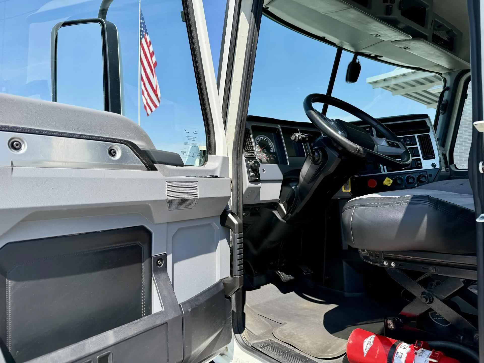 2020 Mack Anthem - image 14