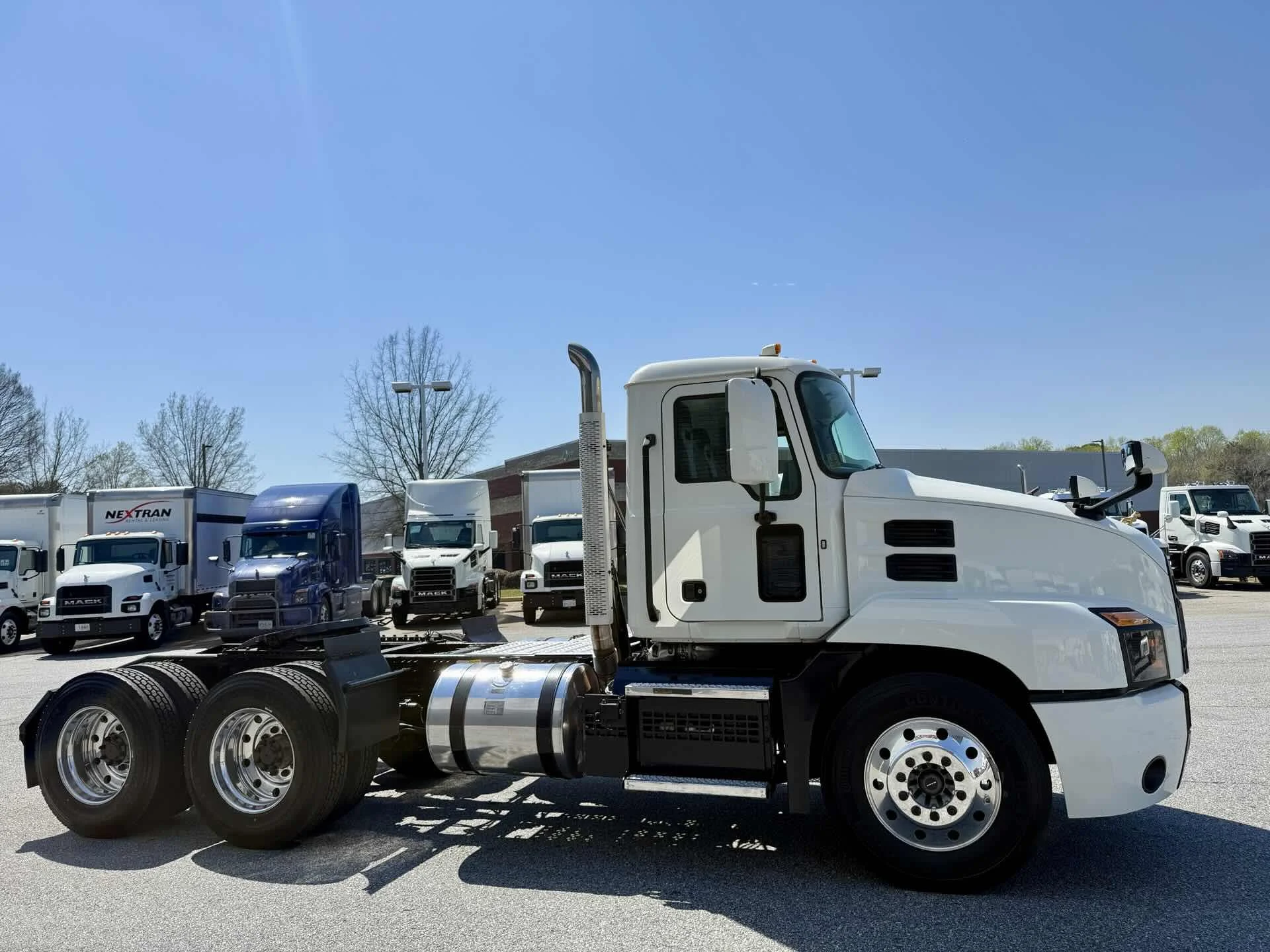 2020 Mack Anthem - image 8