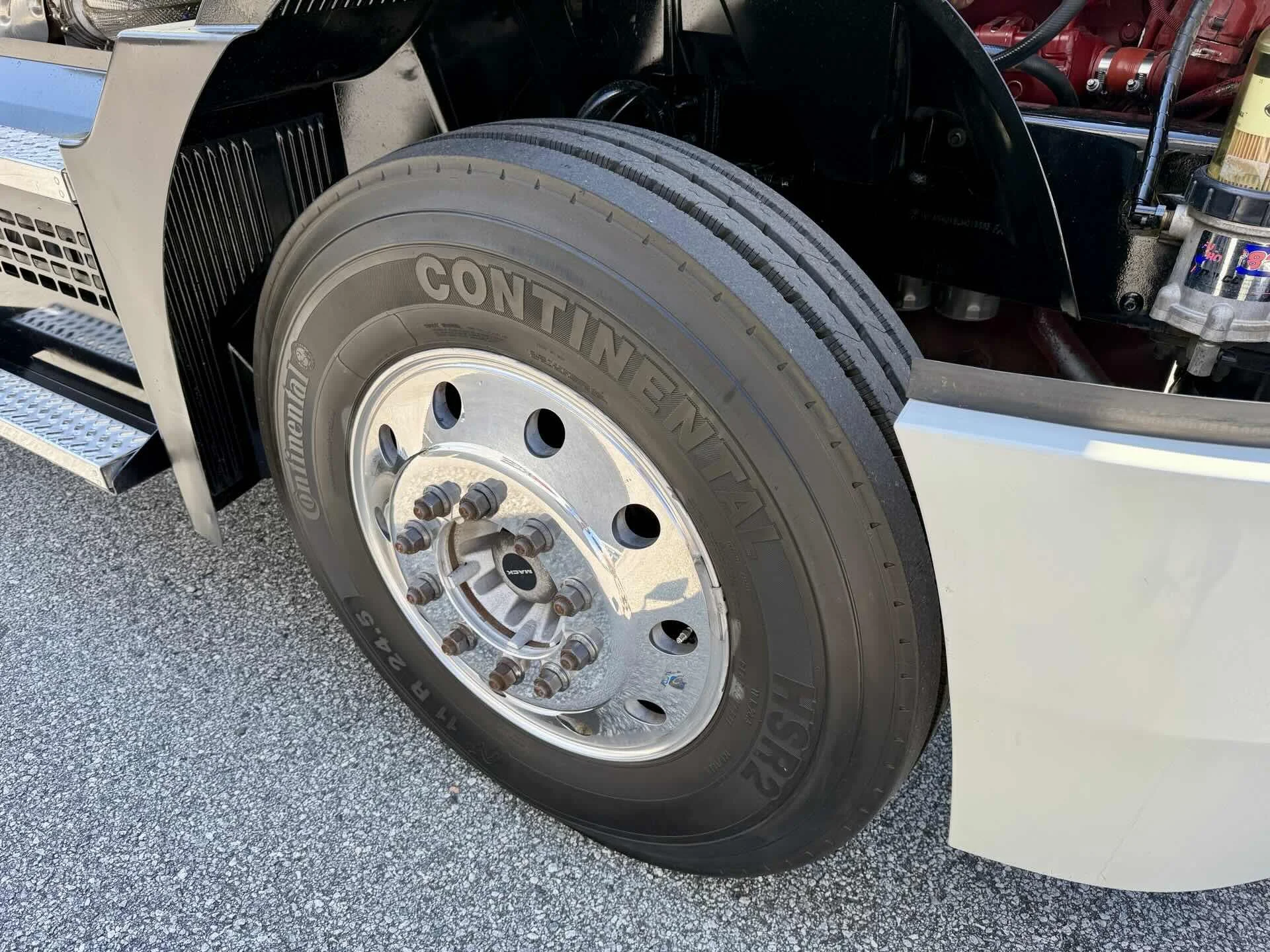 2020 Mack Anthem - image 12