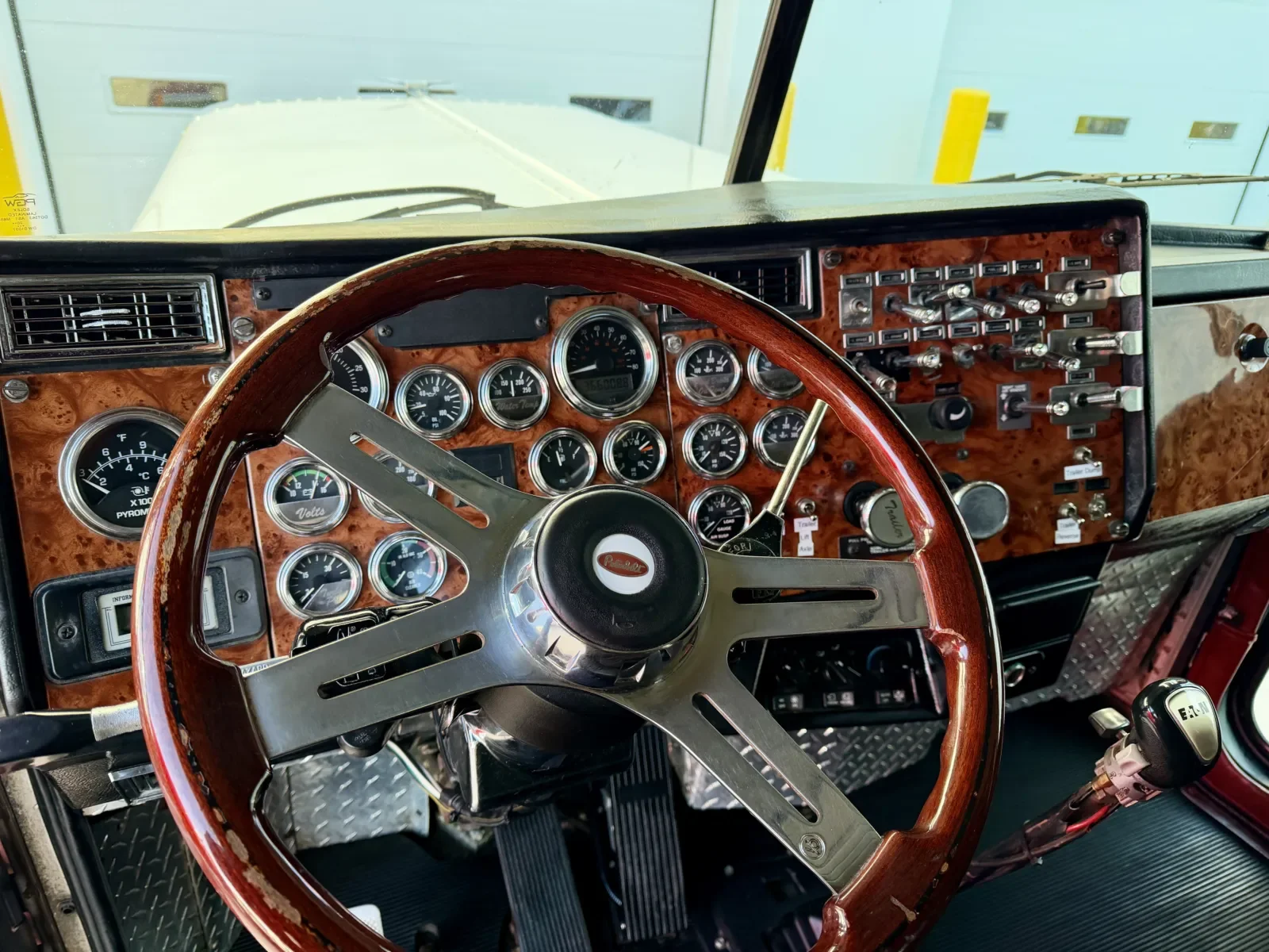 1998 Peterbilt 379 in New Lenox, IL — photo 16