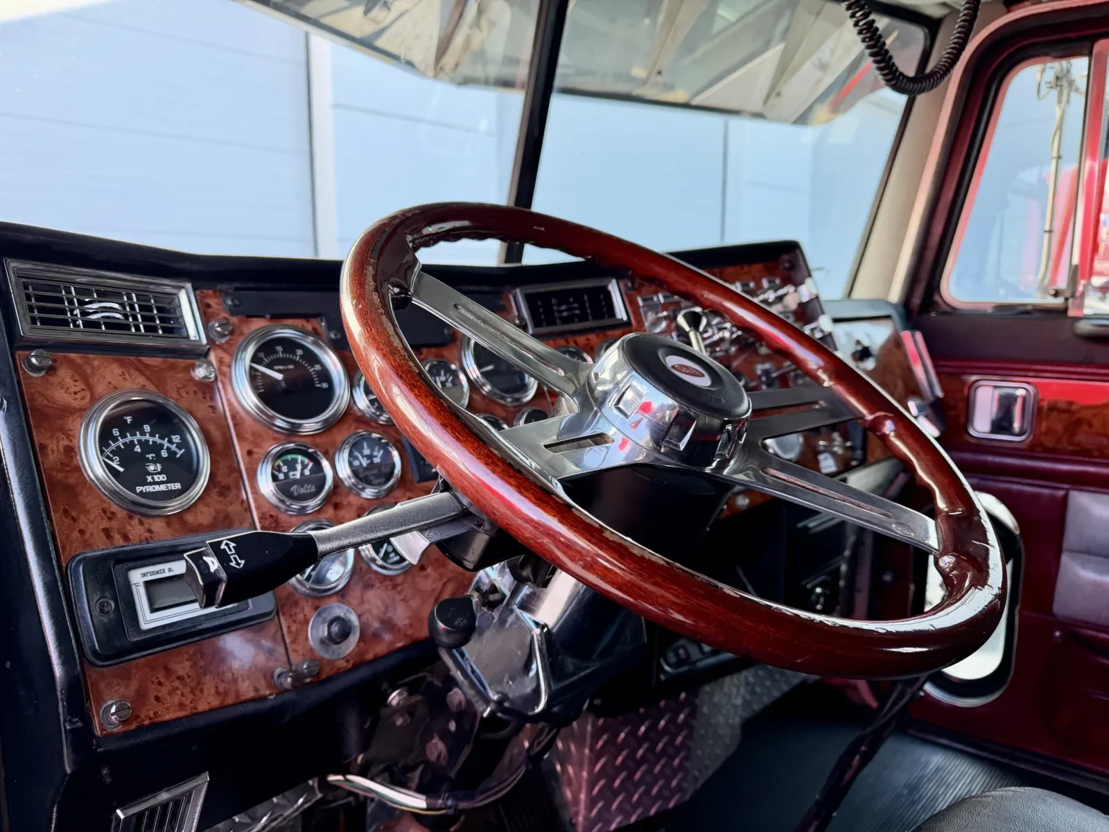 1998 Peterbilt 379 in New Lenox, IL — photo 15