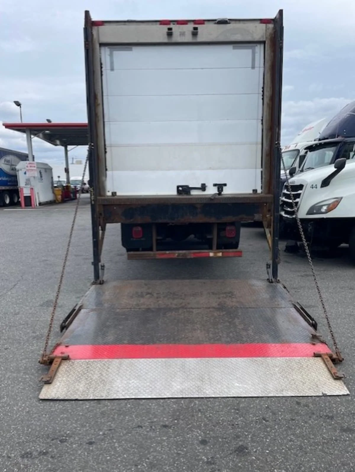 2018 Freightliner M2 106 - image 13