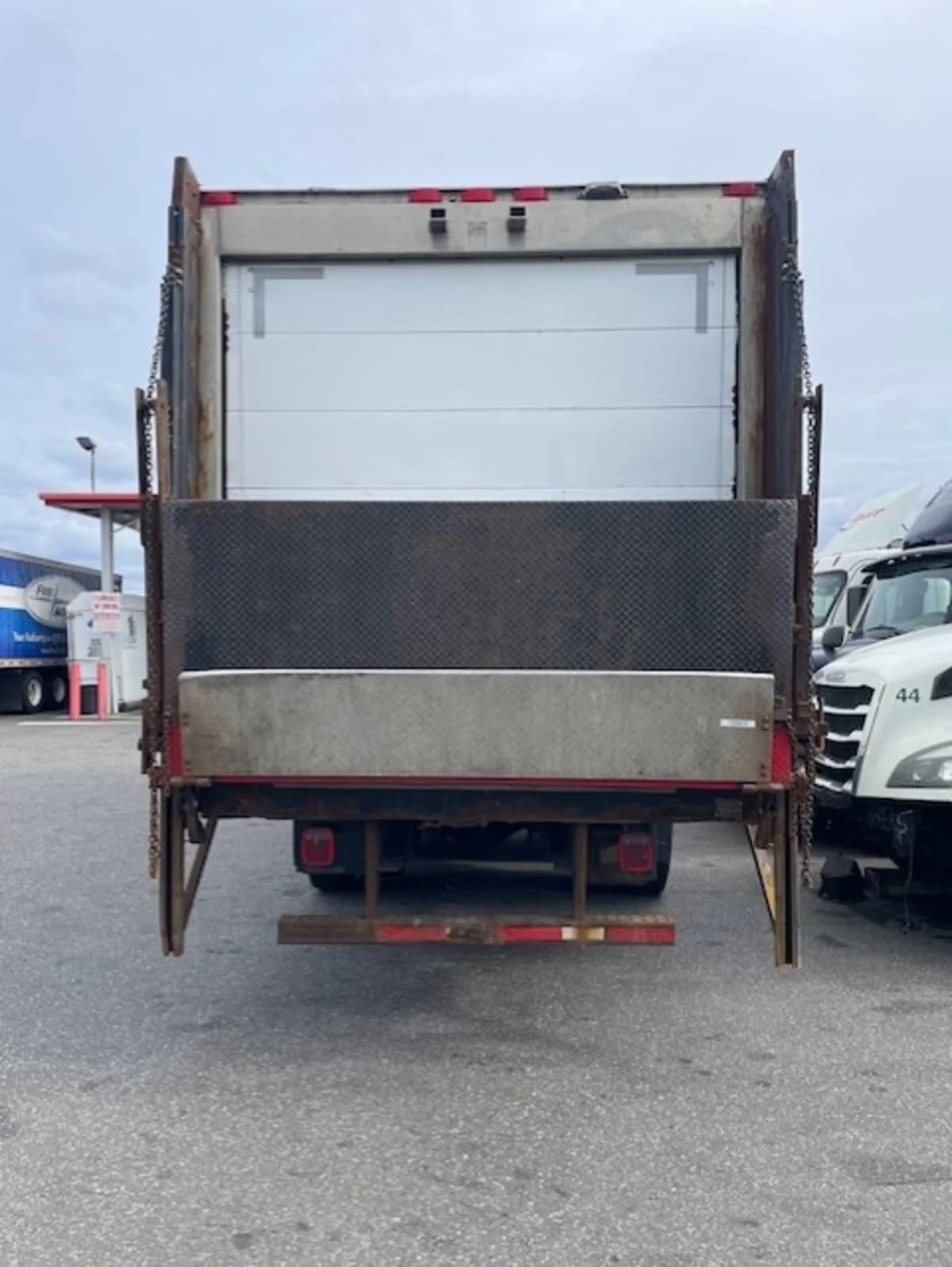 2018 Freightliner M2 106 - image 5