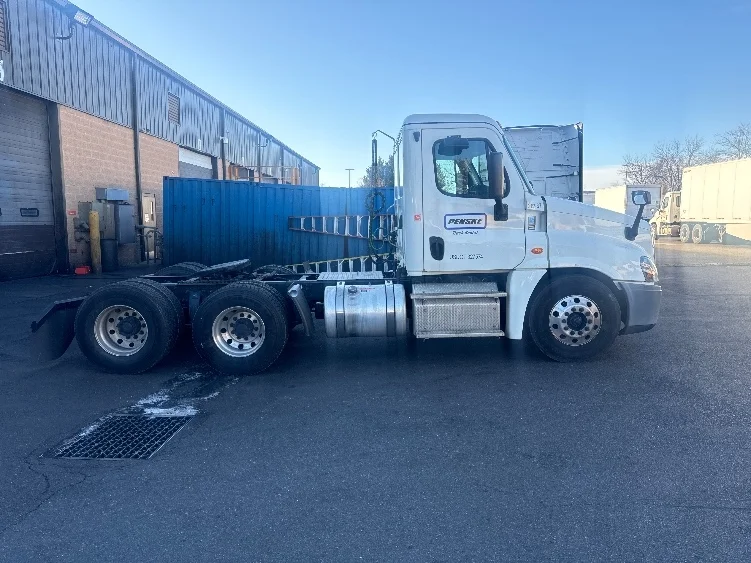 2019 Freightliner Cascadia in Capitol Heights, MD — photo 8