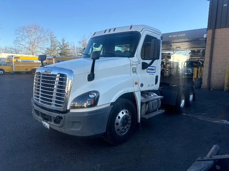 2019 Freightliner Cascadia in Capitol Heights, MD — photo 3