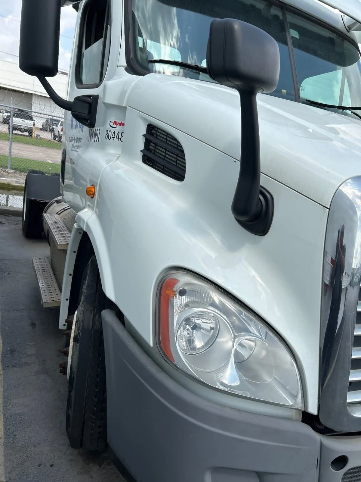 2019 Freightliner Cascadia in Houston, TX — photo 2