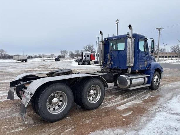 2007 Freightliner Columbia in MN — photo 4