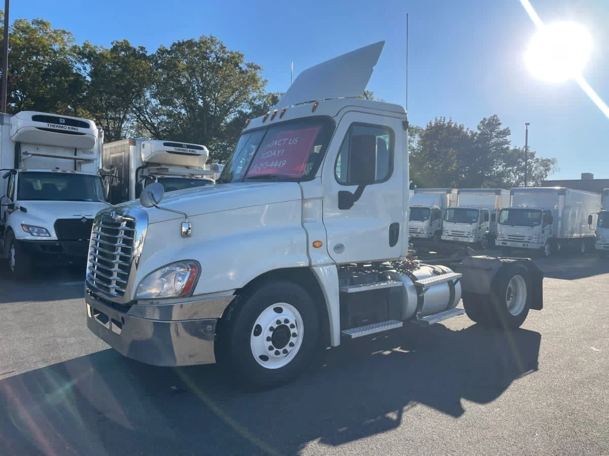 2018 Freightliner Cascadia in Farmingdale, NY