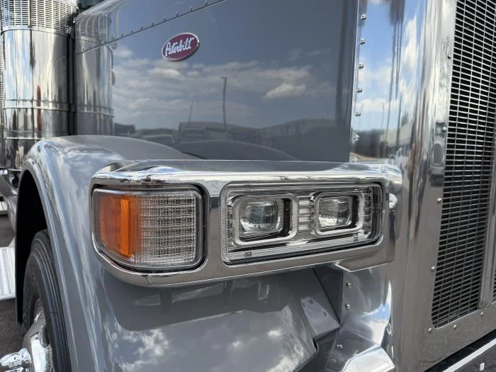 2027 Peterbilt 589 in Phoenix, AZ — photo 12