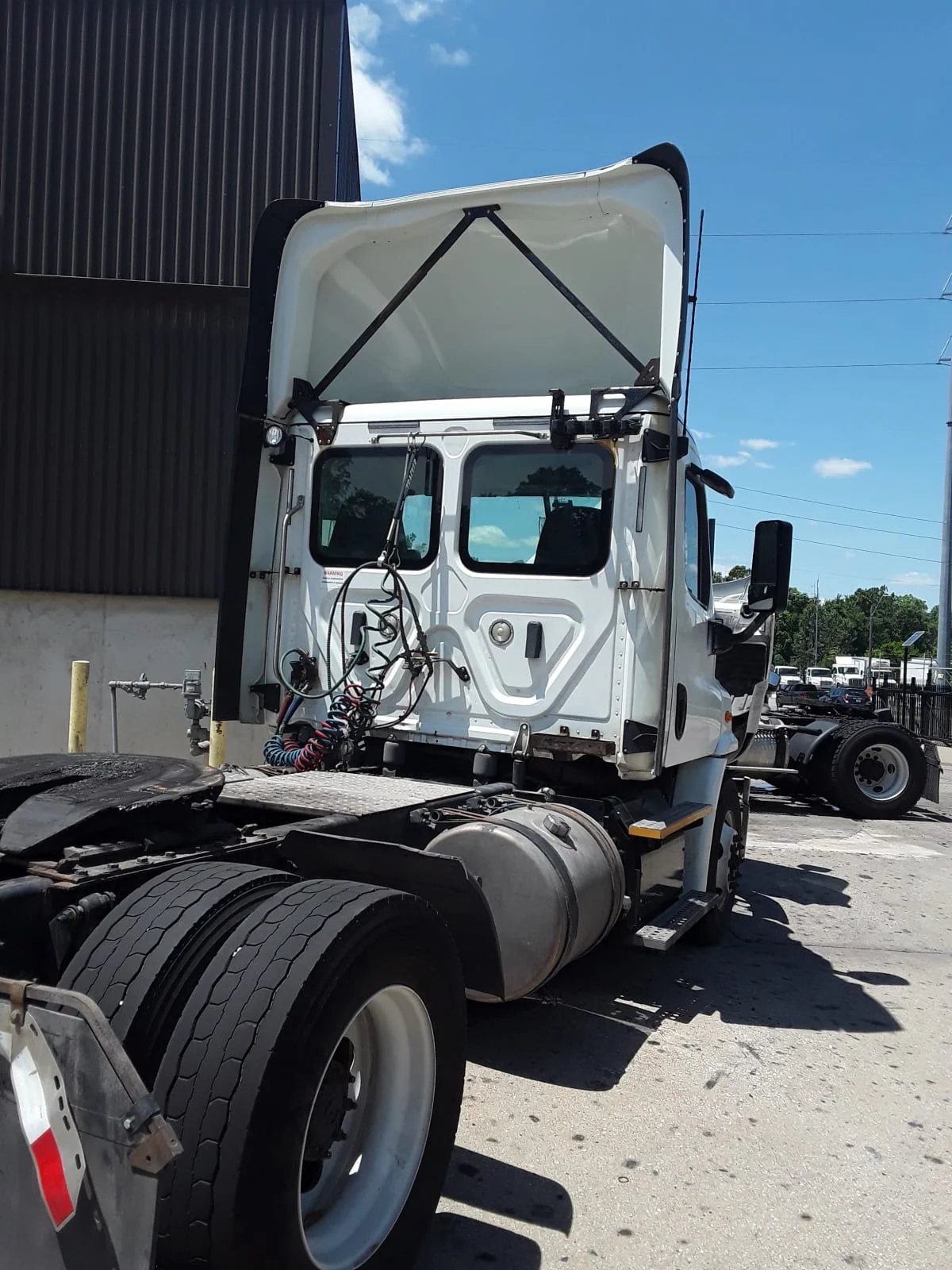 2018 Freightliner Cascadia - image 4